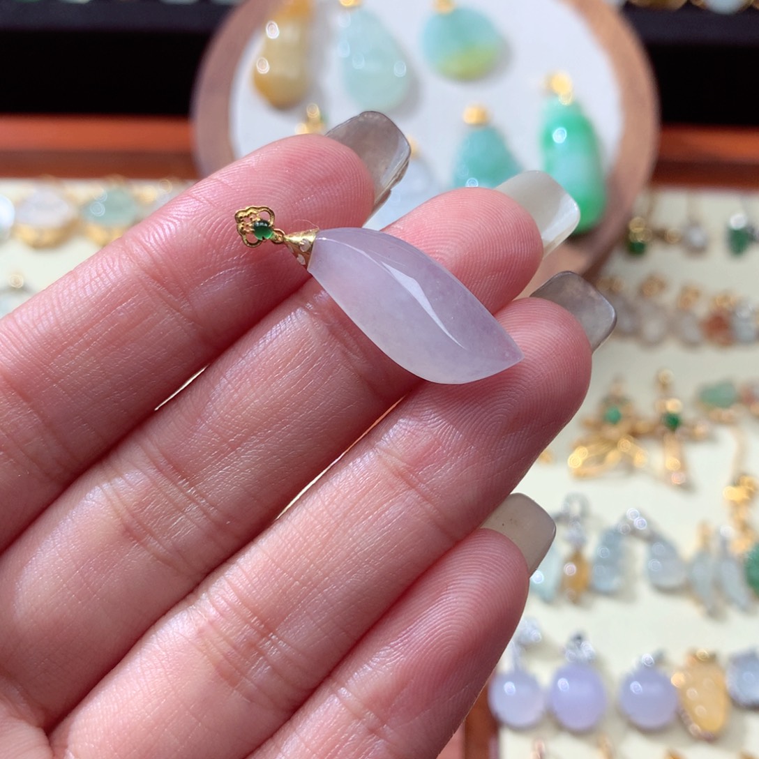 翡翠颈饰18K金镶嵌翡翠