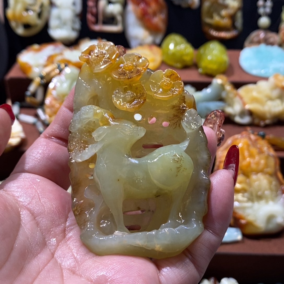 蛇纹石玉颈饰未镶嵌