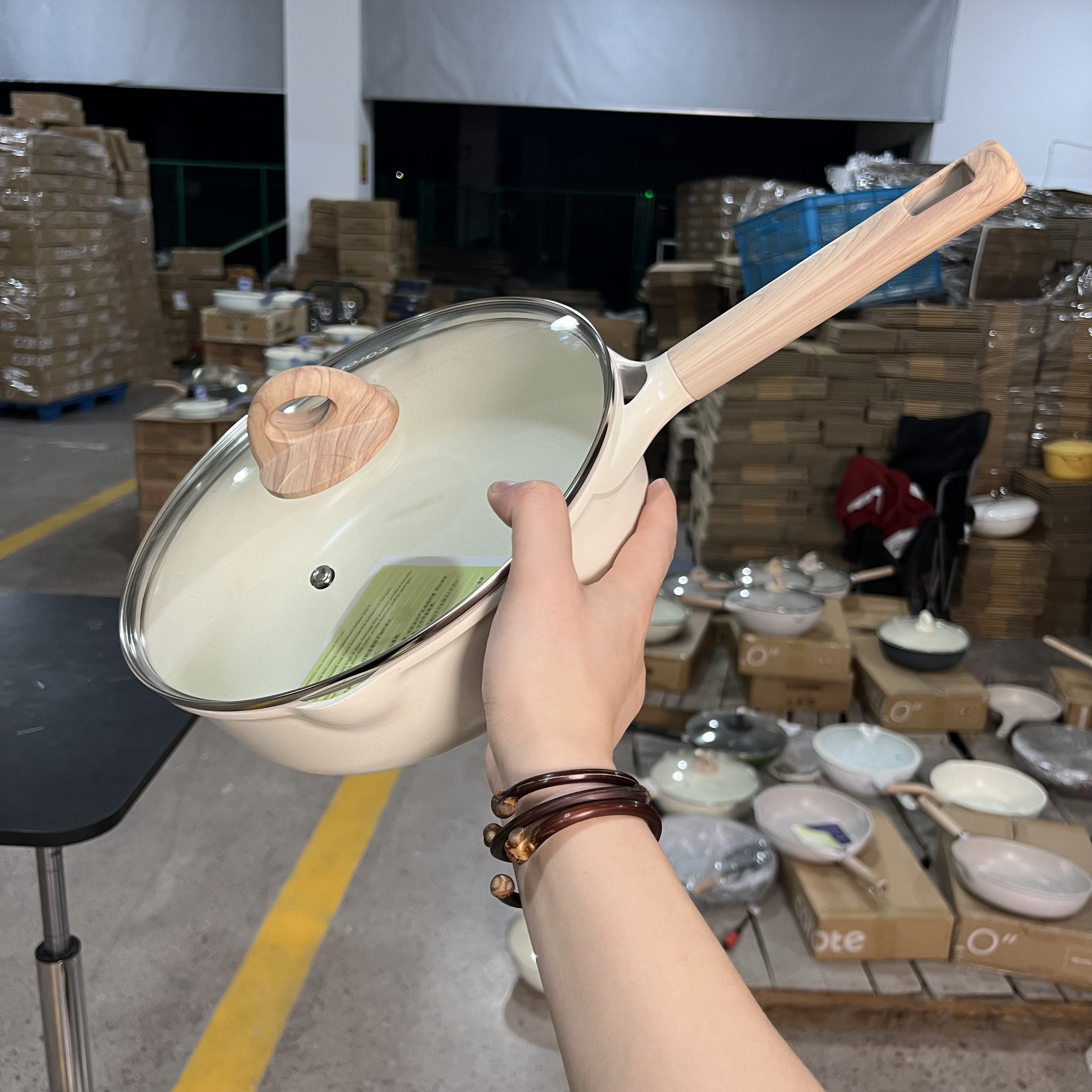26cm小卡冰淇淋白撤柜煎炒锅带盖高品质不粘锅全灶具通用微瑕瑕疵