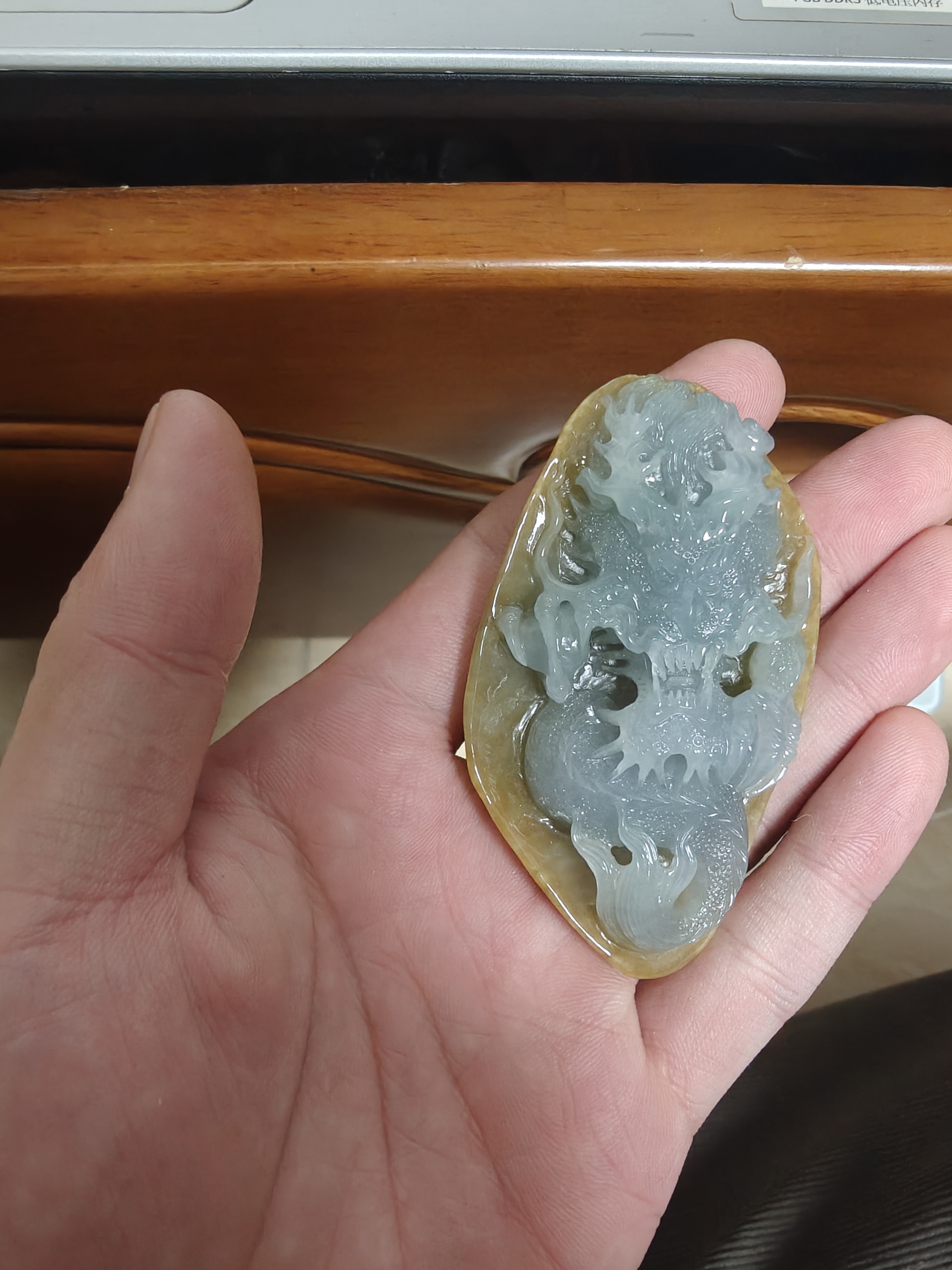 老坑冰种黄翡手工精雕龙牌