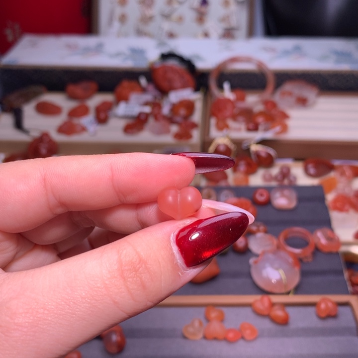 南红玛瑙合金颈饰屁桃
