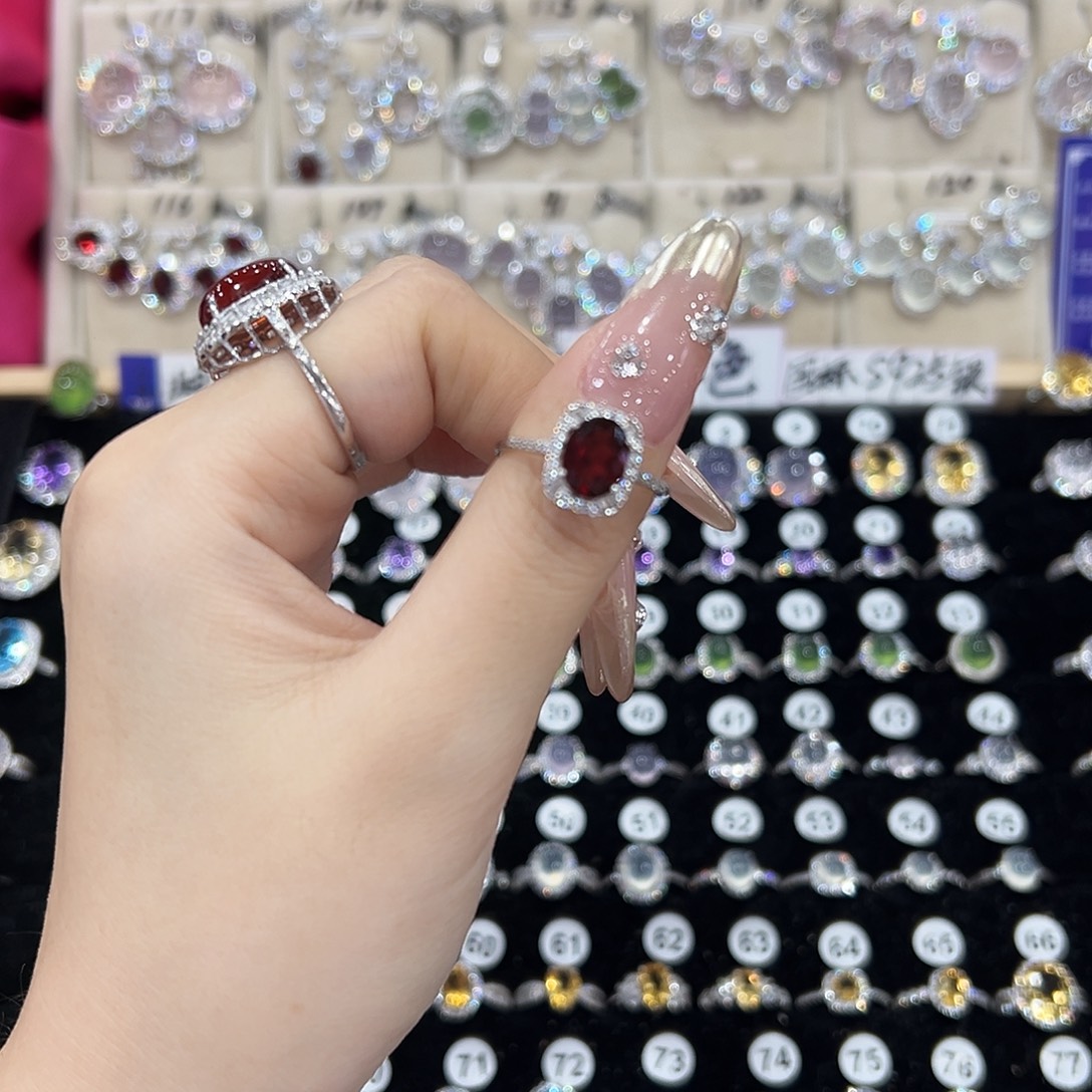 L***y戒指石榴石银S925镶嵌