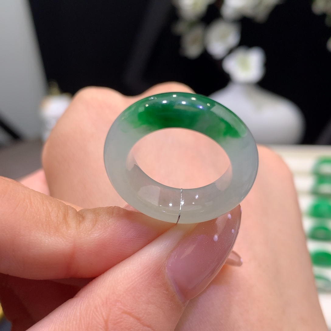 翡翠未镶嵌戒指翡翠