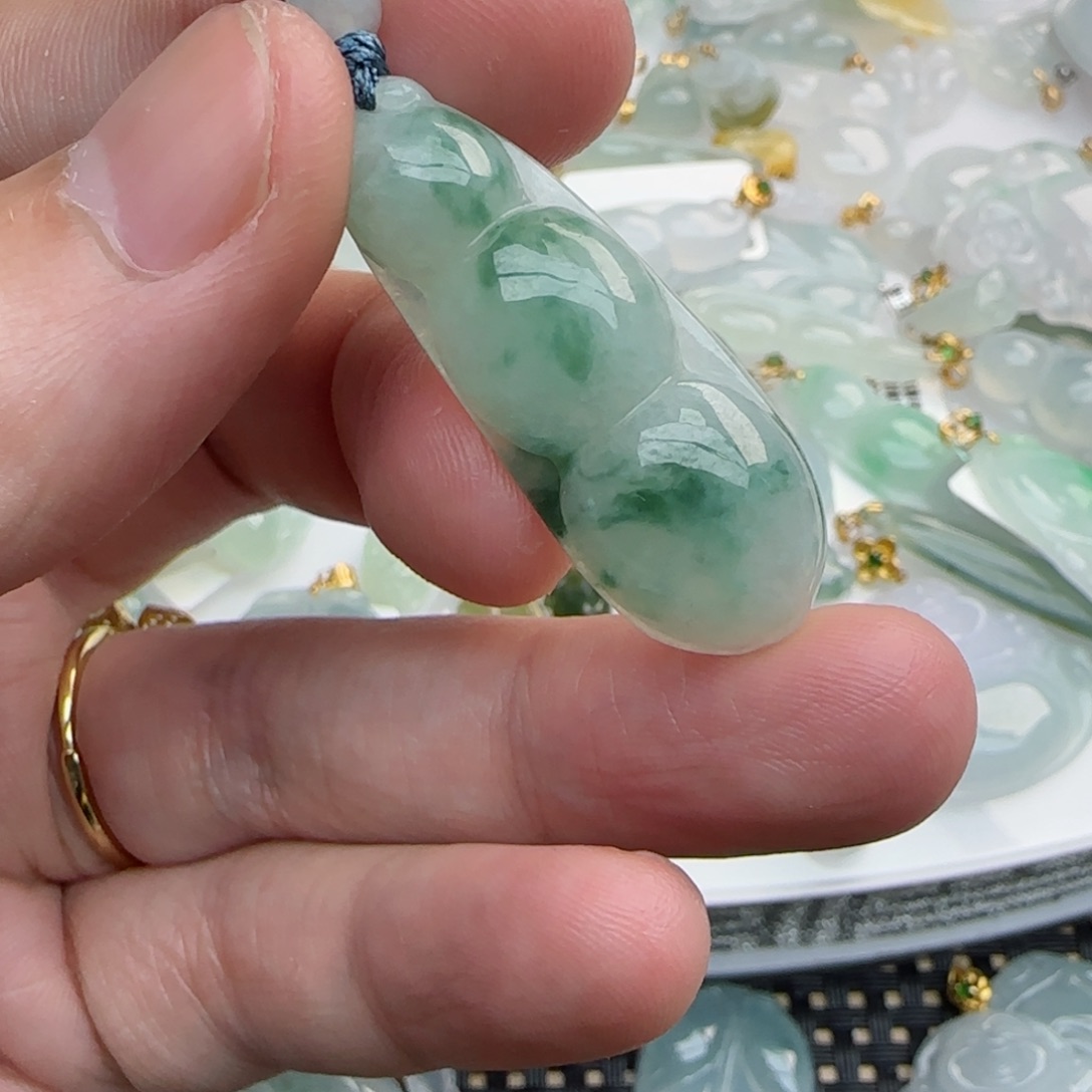 【闪购商品】翡翠吊坠(不含链)18K金镶嵌福豆