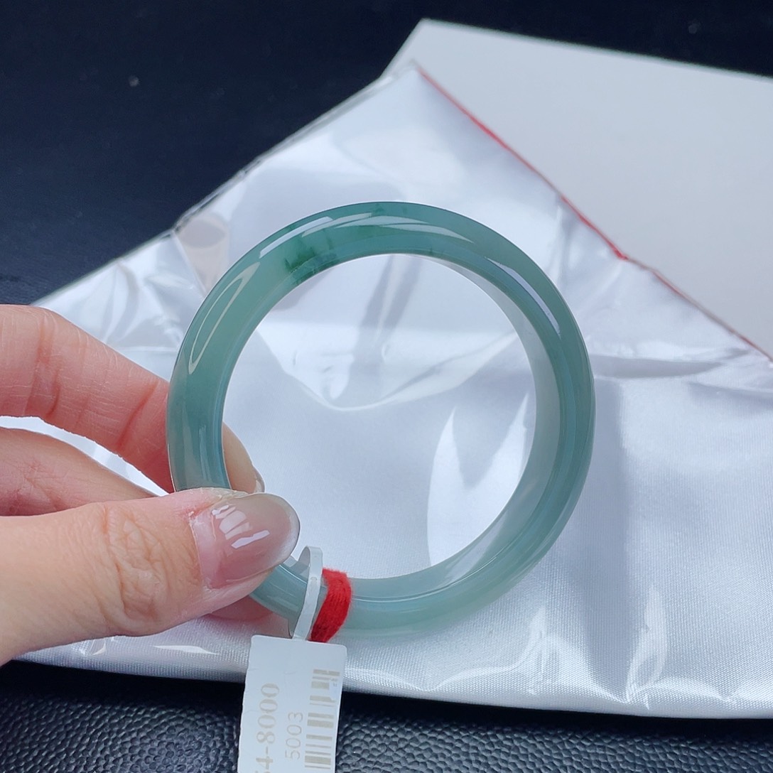 翡翠手镯未镶嵌翡翠