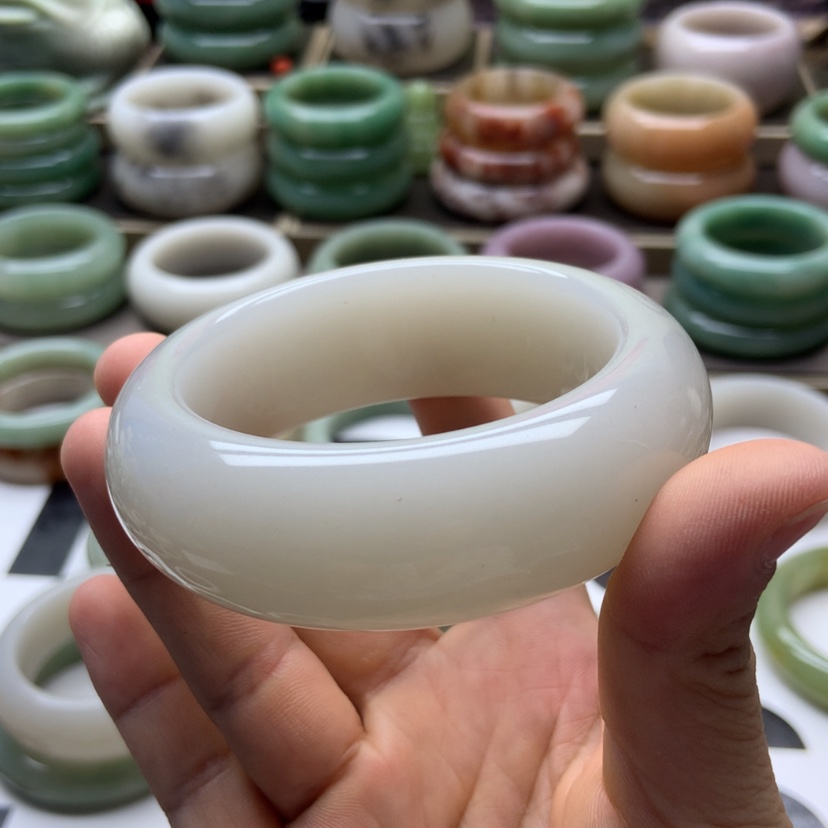【闪购商品】石英质玉手镯未镶嵌?****饭