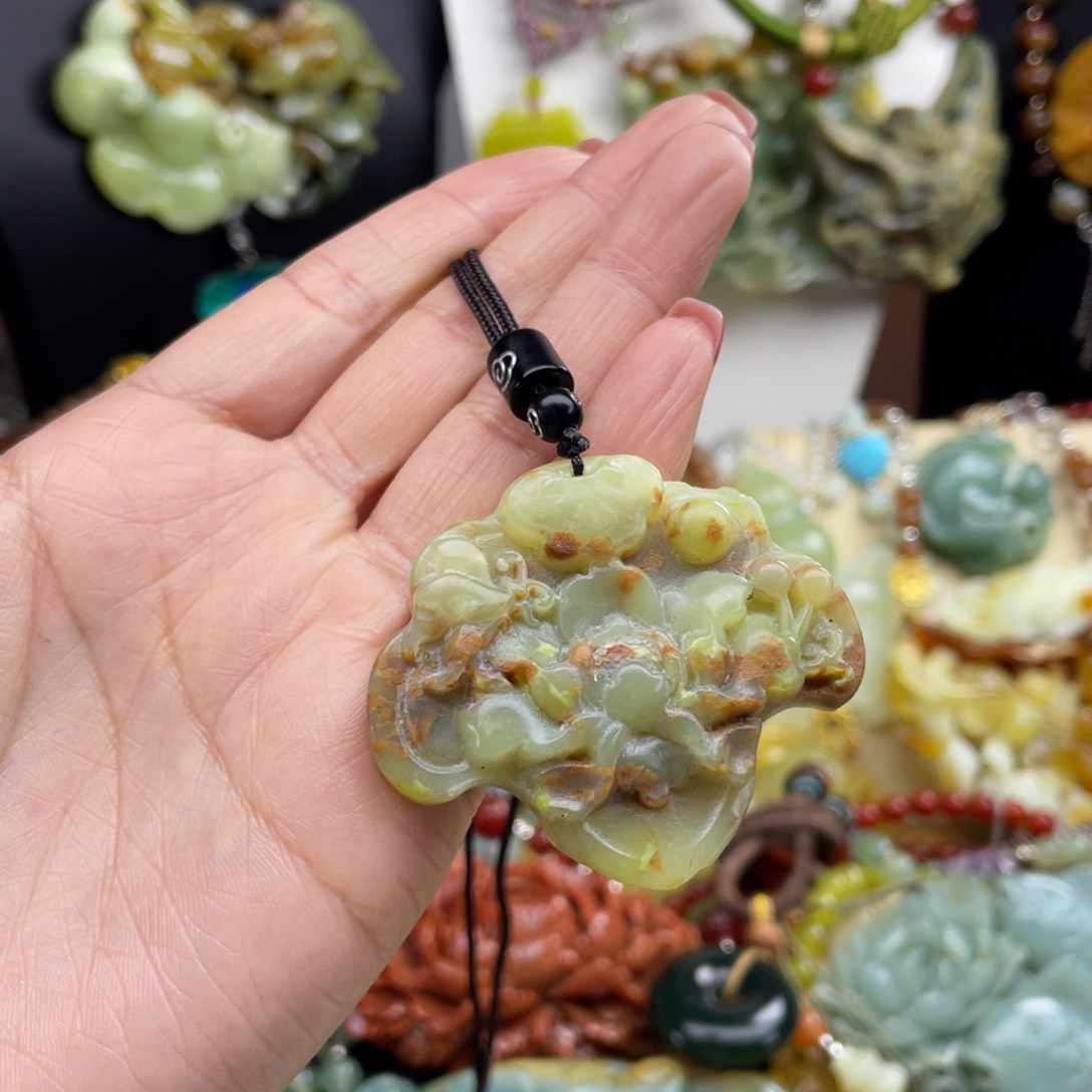 未镶嵌蛇纹石玉颈饰