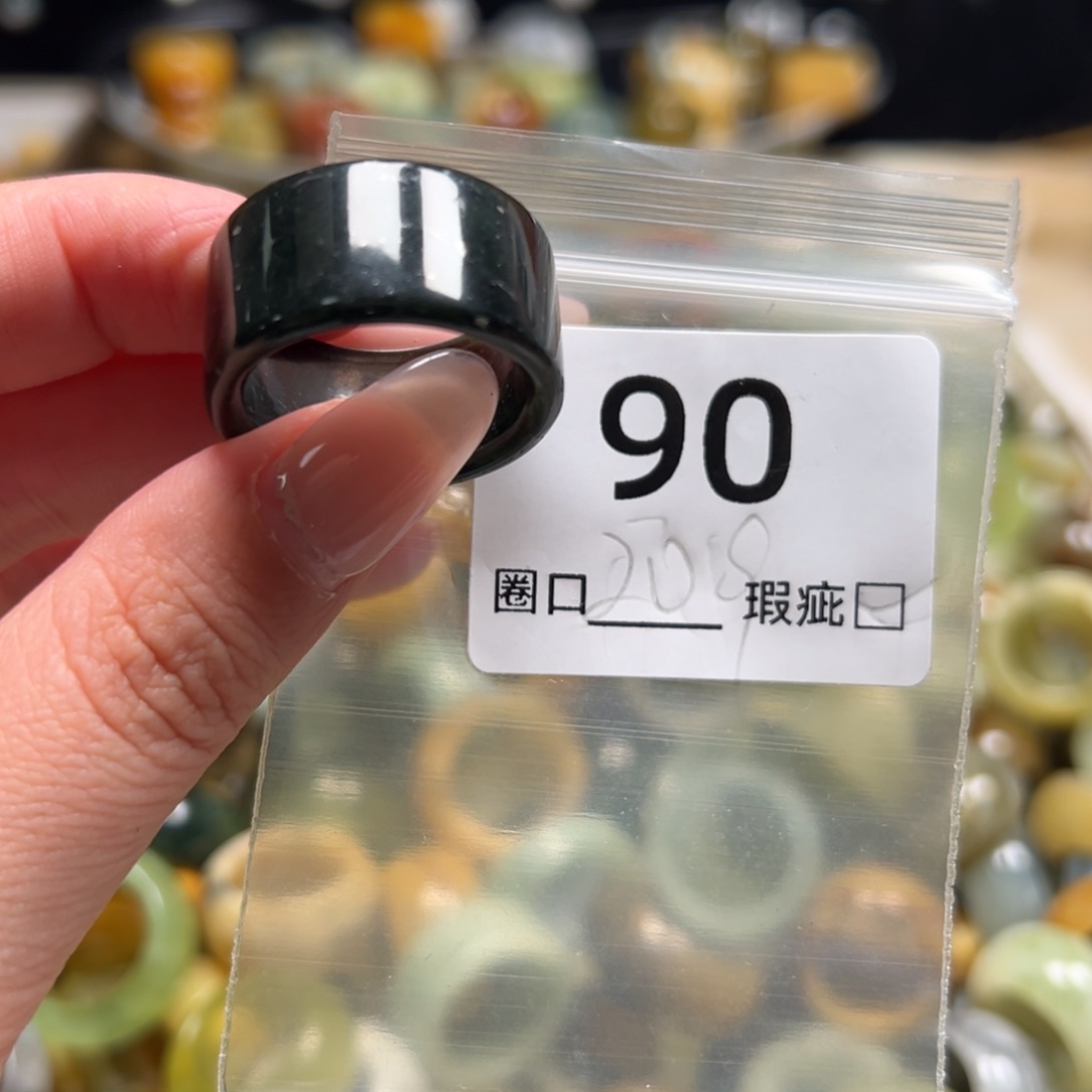 一***埃蛇纹石玉未镶嵌戒指