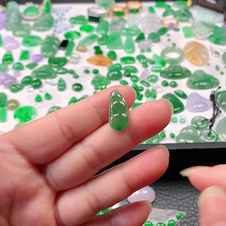 翡翠颈饰未镶嵌翡翠