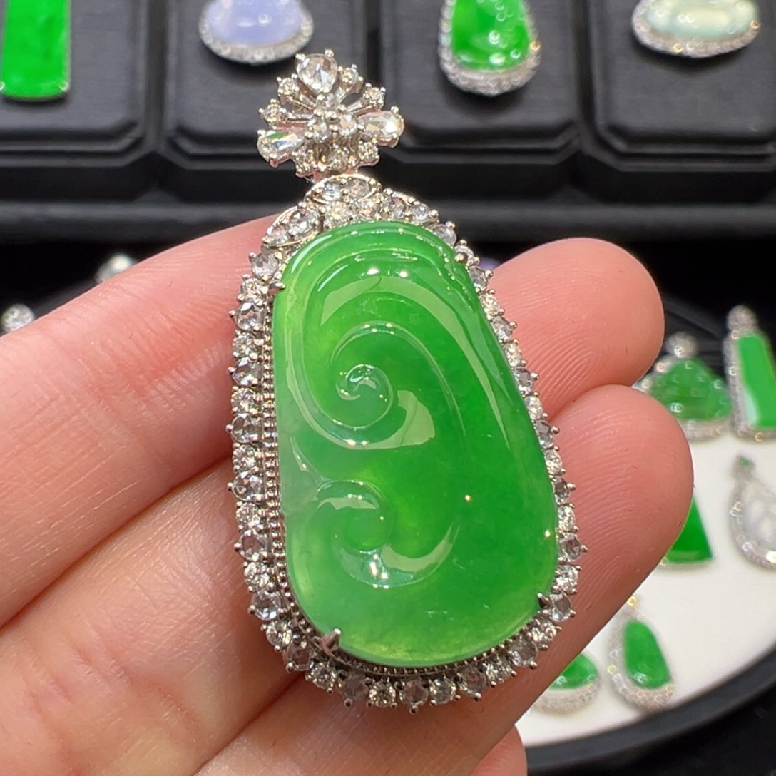 翡翠吊坠(不含链)18K金镶嵌翡翠