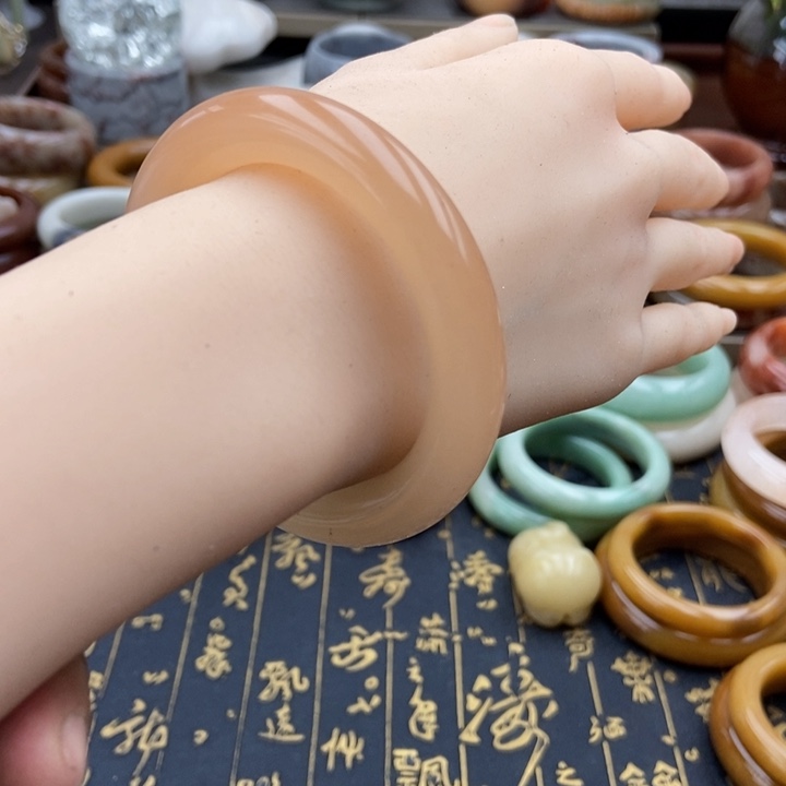 石英质玉手镯未镶嵌