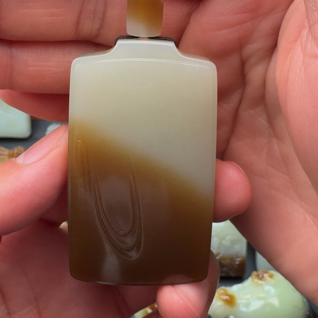 如***果和田玉未镶嵌颈饰