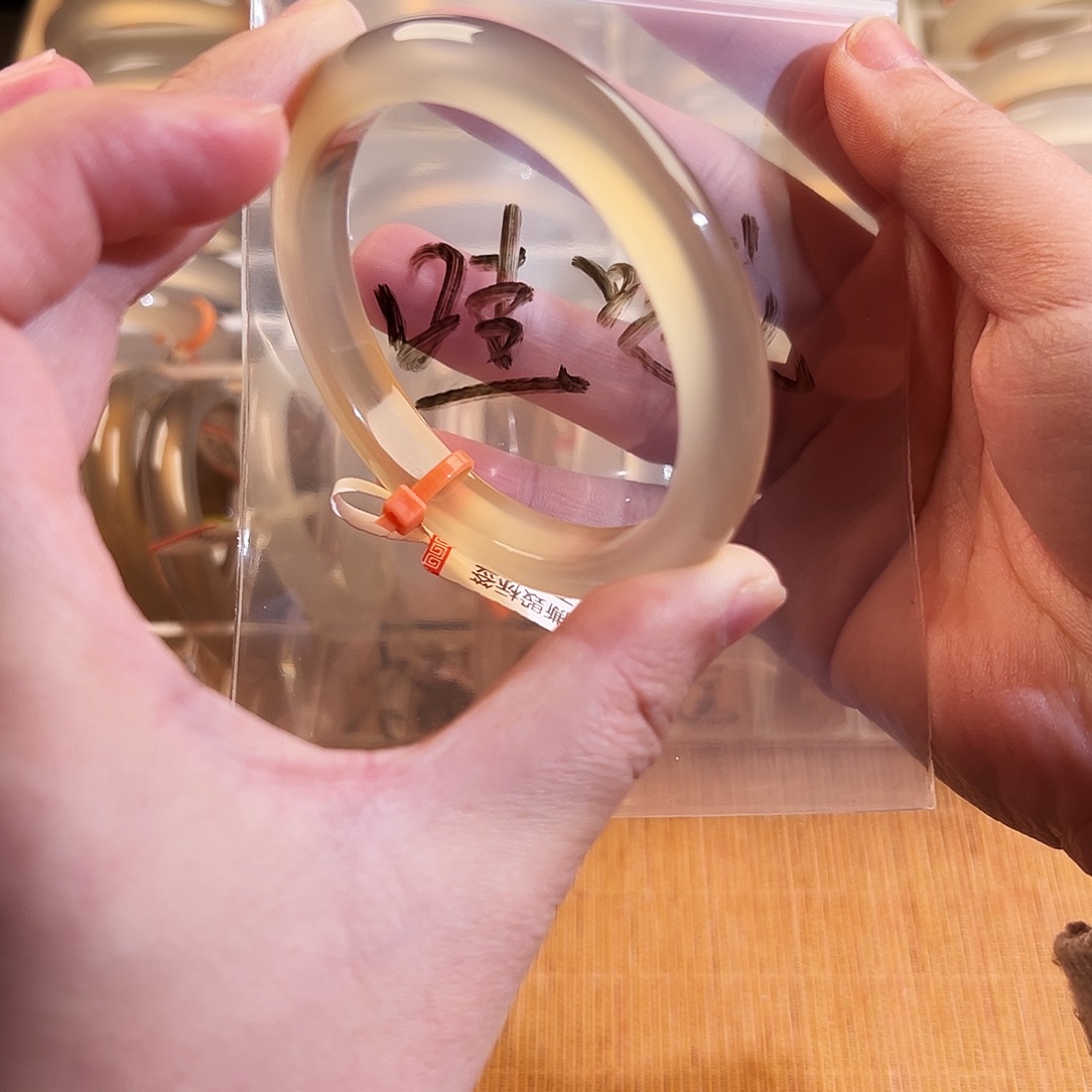 哇***哦玛瑙/玉髓未镶嵌手镯