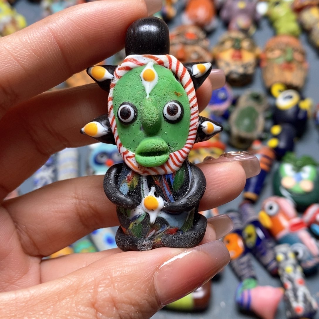 琉璃颈饰印度尼西亚琉璃娃娃