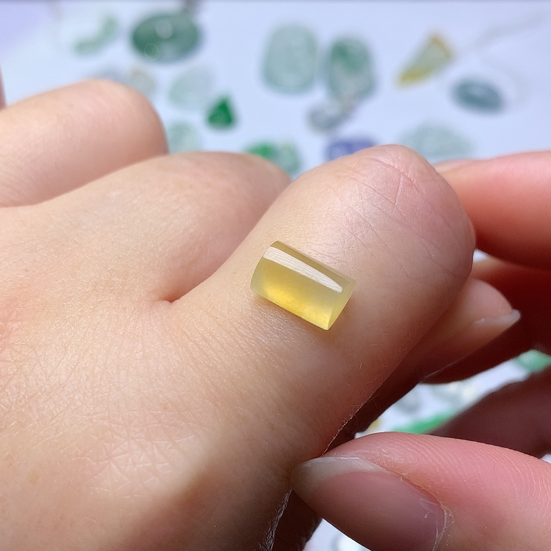 翡翠未镶嵌颈饰马鞍