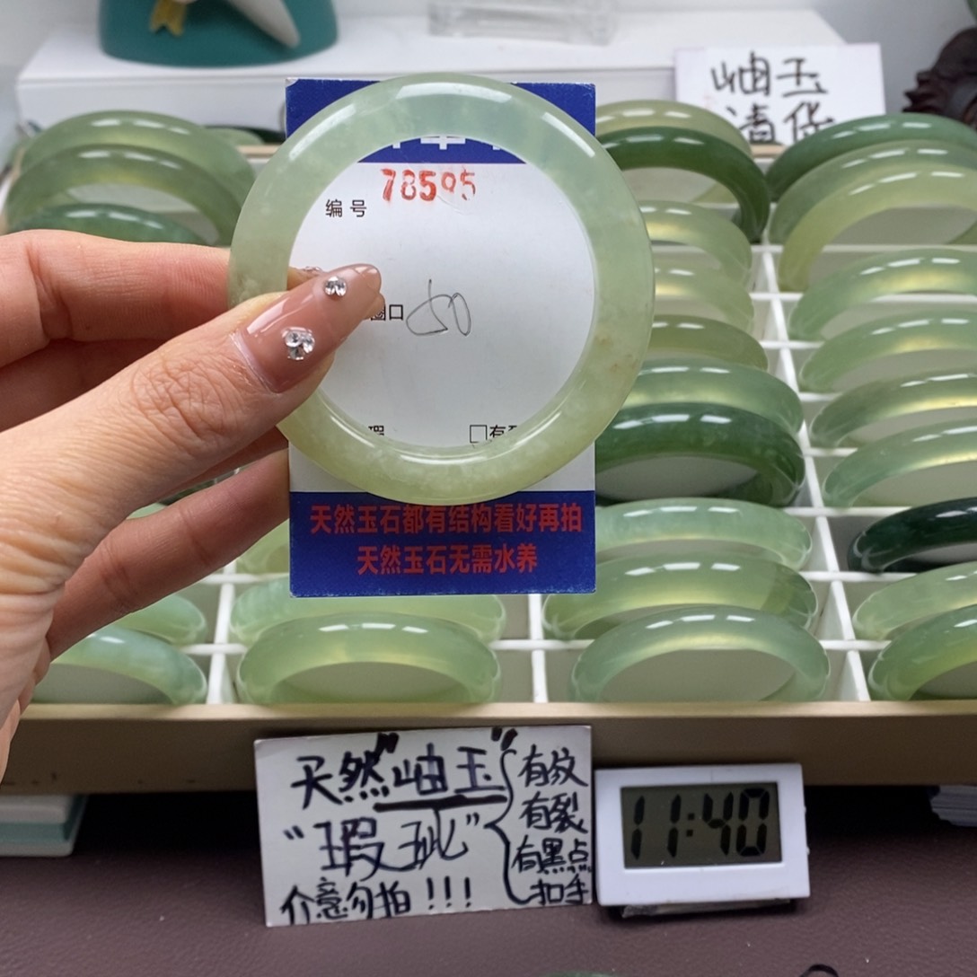 蛇纹石玉手镯未镶嵌