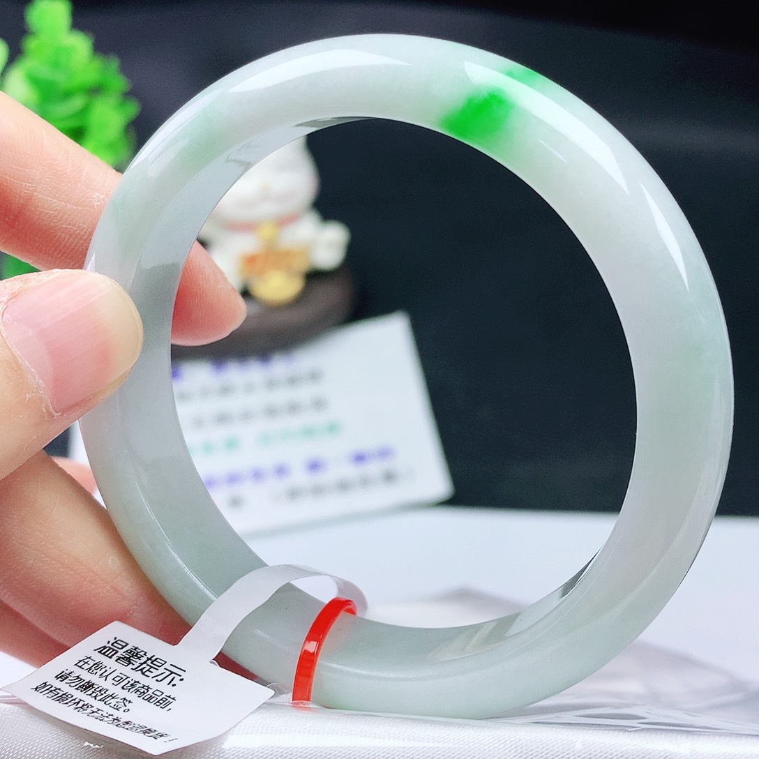 翡翠手镯未镶嵌56圈