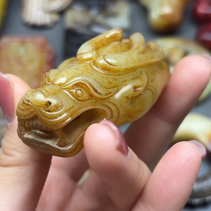 天***和和田玉未镶嵌颈饰