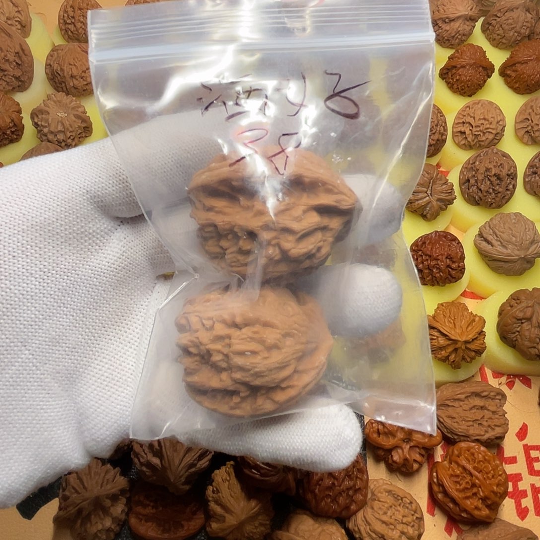 酒***深文玩核桃吊坠红鲤鱼