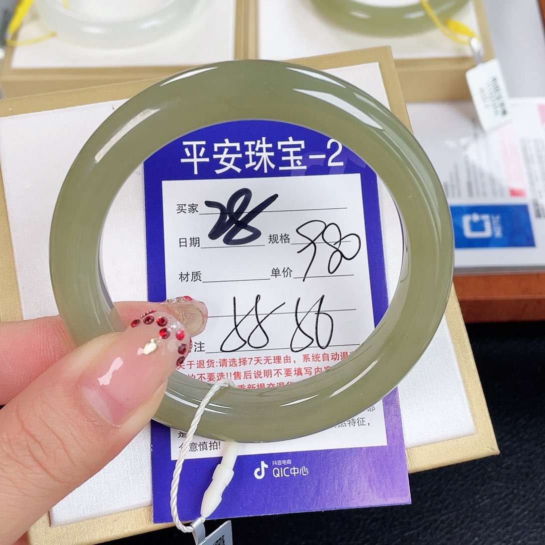 和田玉手镯未镶嵌