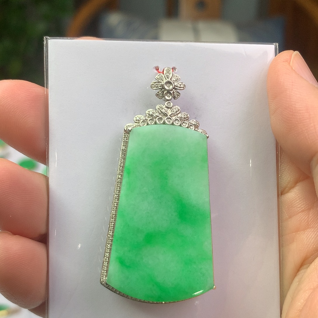 翡翠18K金镶嵌颈饰翡翠首饰