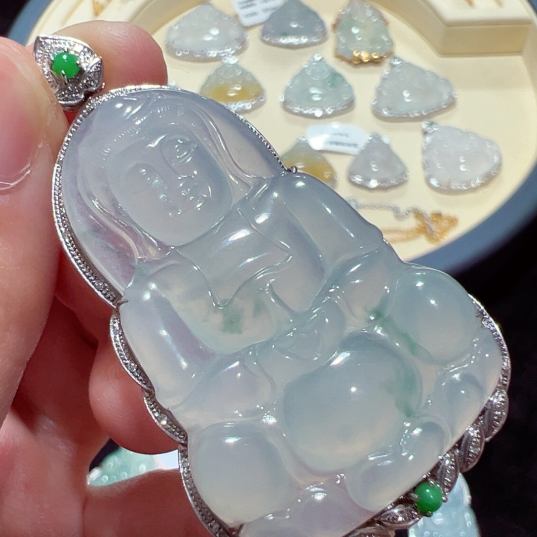 翡翠颈饰18K金镶嵌吊坠