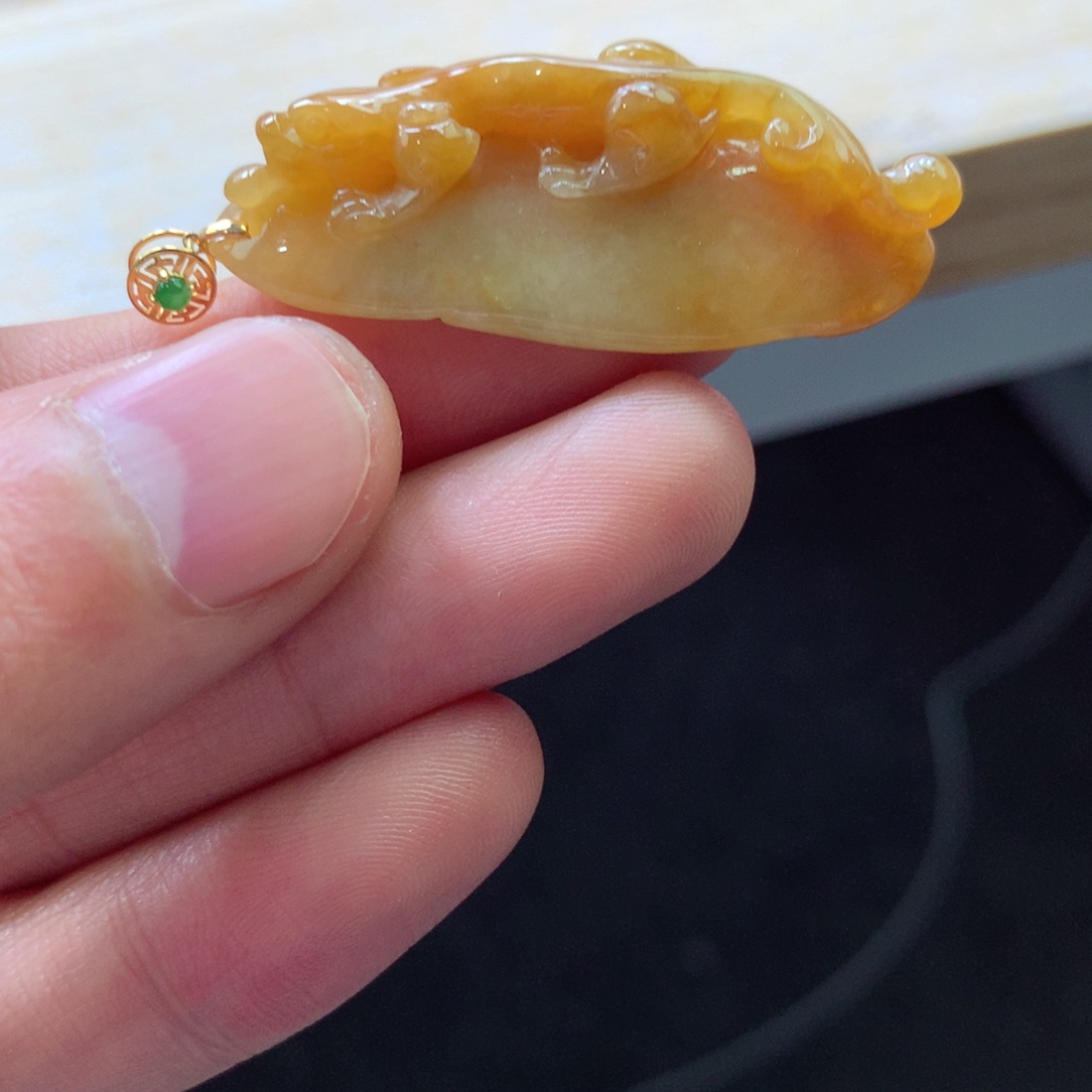 翡翠颈饰18K金镶嵌吊坠