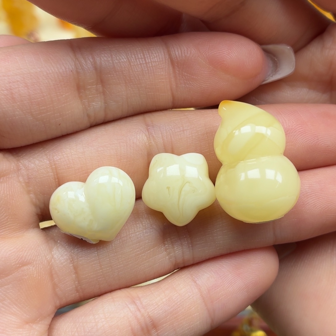 随***5琥珀未镶嵌裸石蜜蜡