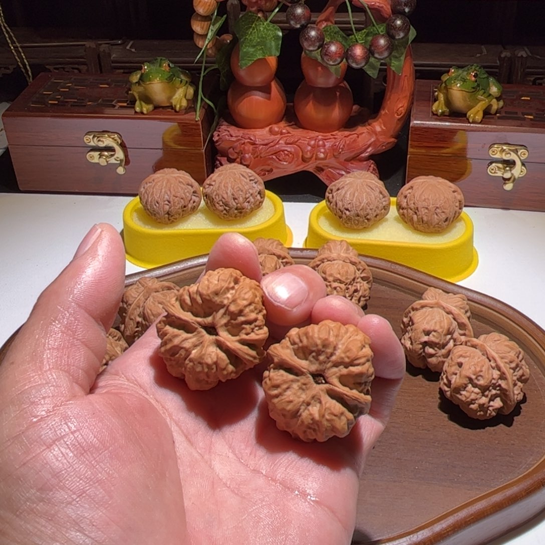 夫***瑞文玩核桃吊坠昌平娃直播中欢迎观看