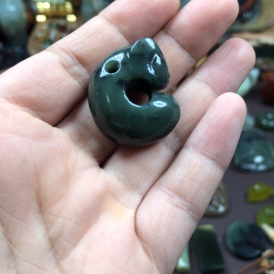 岫岩老玉（透闪石质玉）颈饰未镶嵌