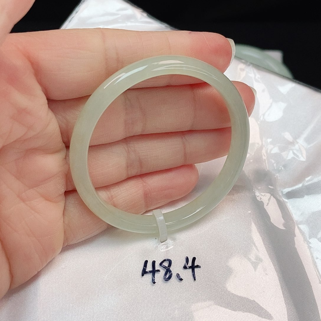 翡翠手镯未镶嵌正圈