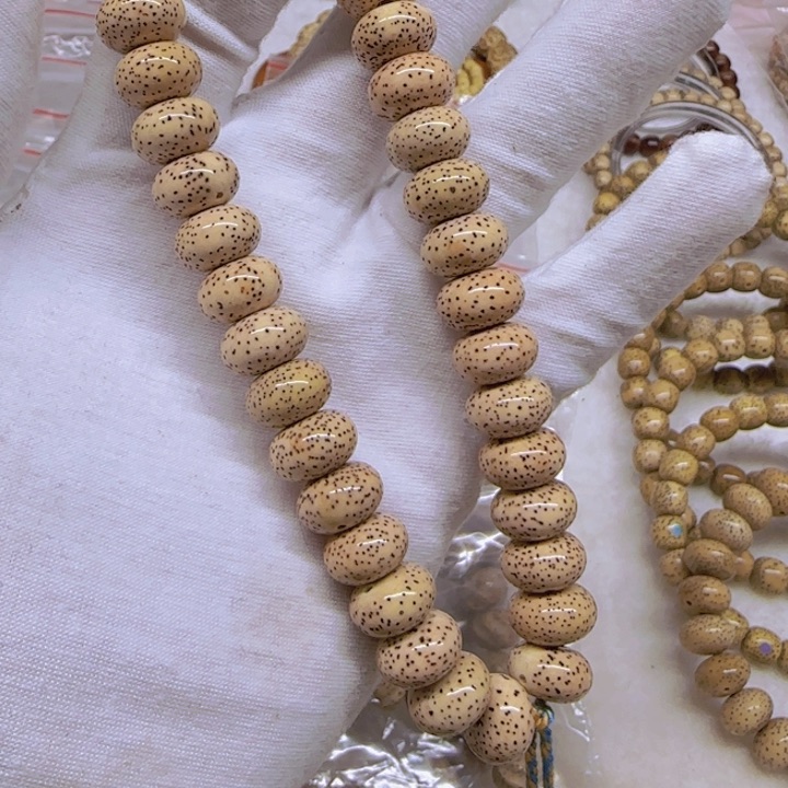 星月菩提吊坠12.5mm陈籽虎皮纹手持