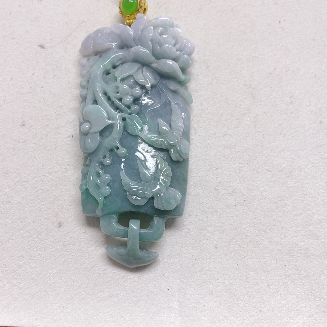 翡翠未镶嵌颈饰坚花开富贵吊坠