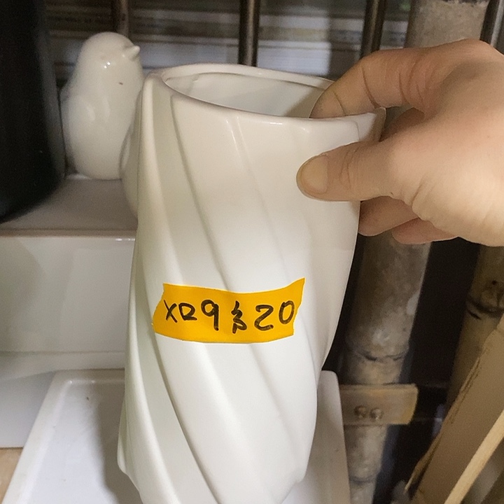陶瓷花盆有孔 瑕疵介意勿拍 