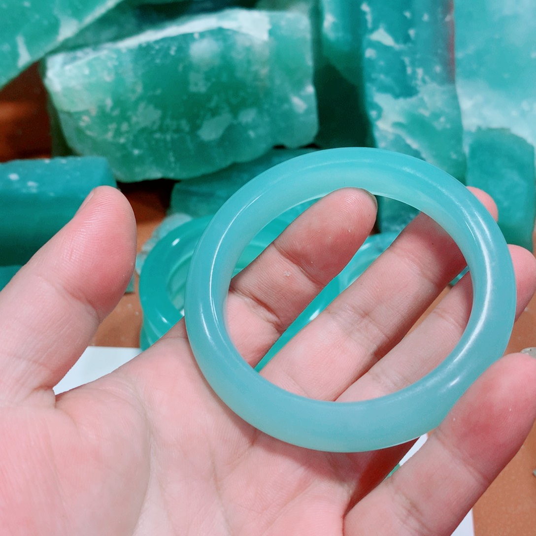 未镶嵌蛇纹石玉镯子