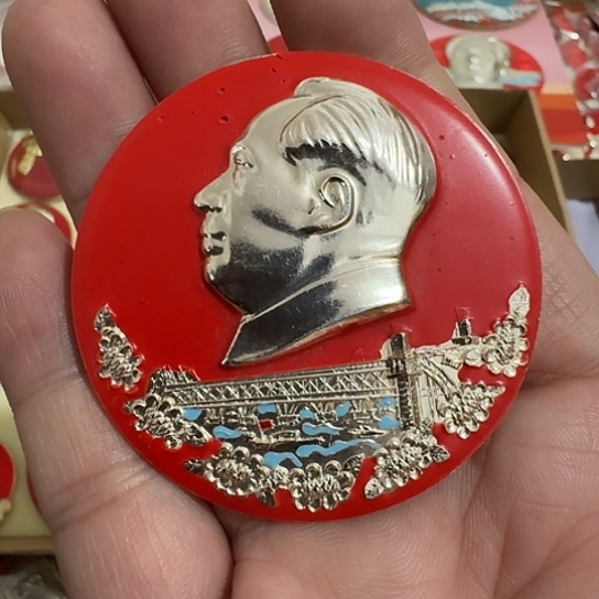 白***来其他普通金属圆形红色人物形象