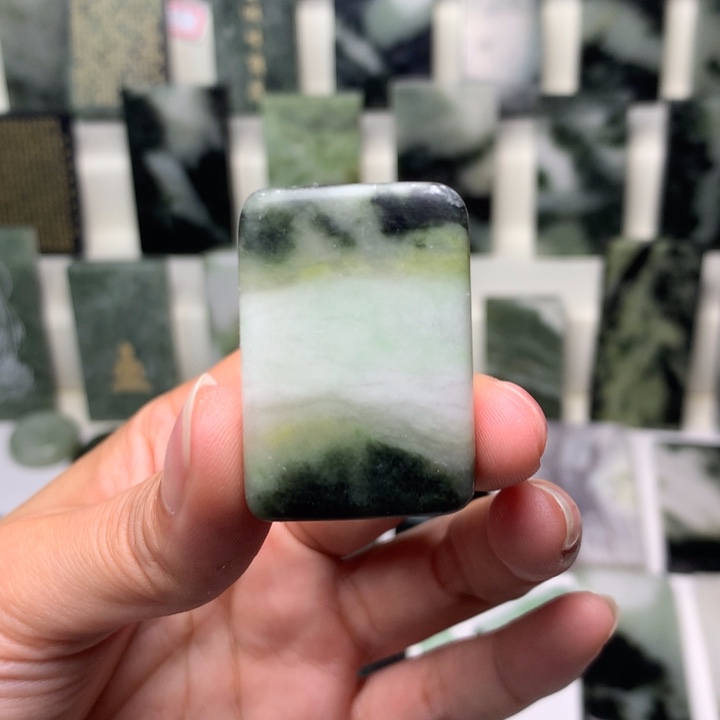 独山玉颈饰未镶嵌