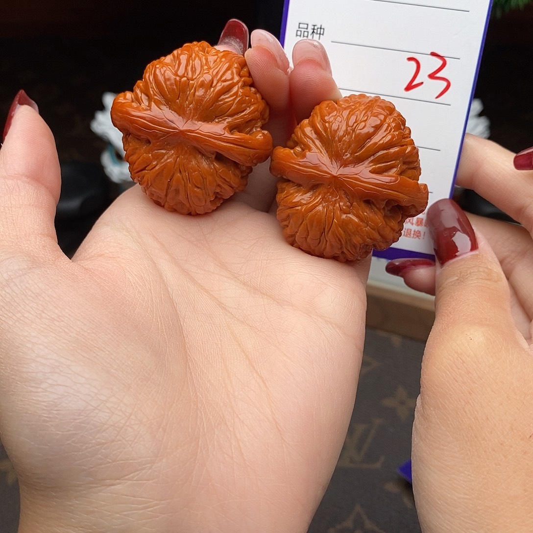 文玩核桃吊坠白狮子23