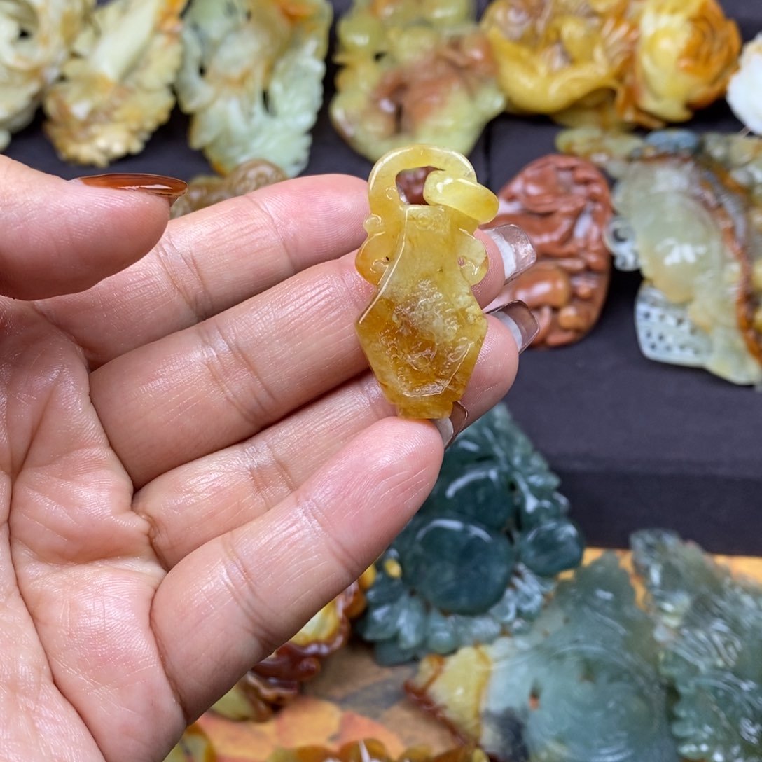 蛇纹石玉颈饰未镶嵌