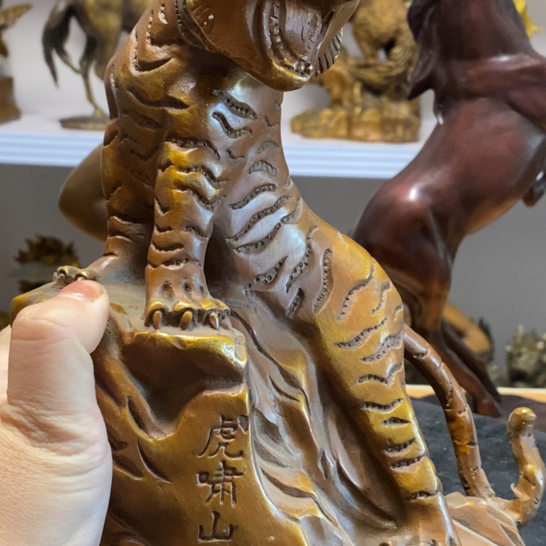 黄铜材质，虎啸山河