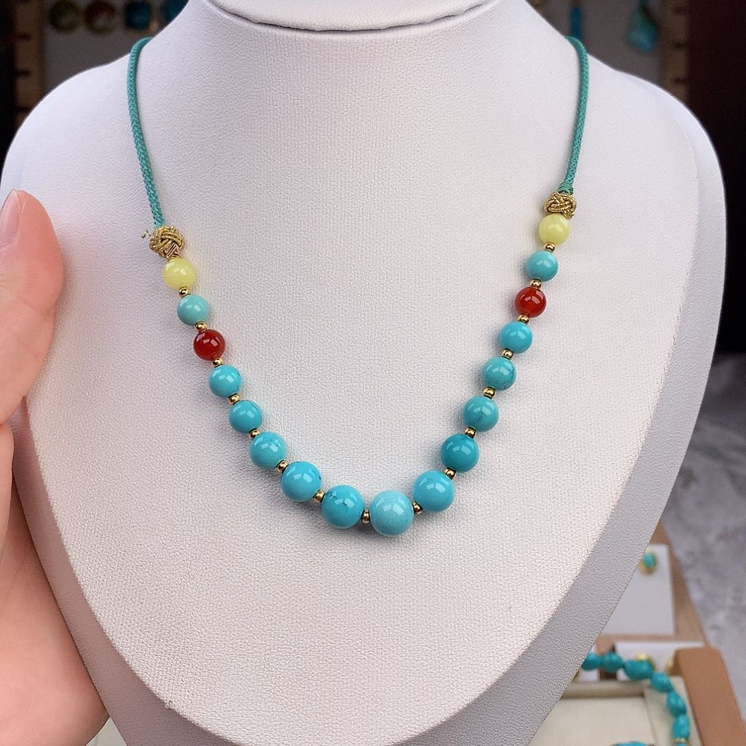 绿松石颈饰未镶嵌