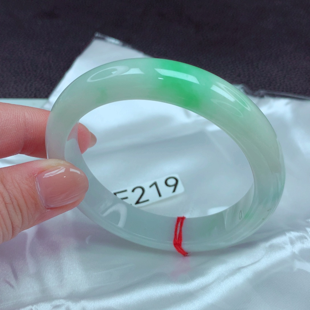 翡翠手镯未镶嵌手镯88