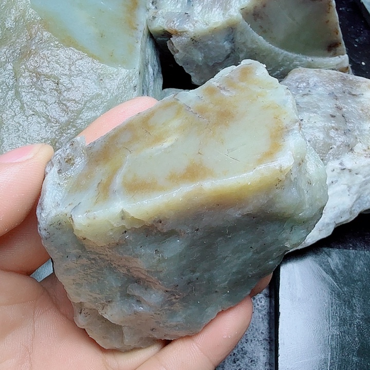 未镶嵌和田玉（糖玉）珠宝奇石