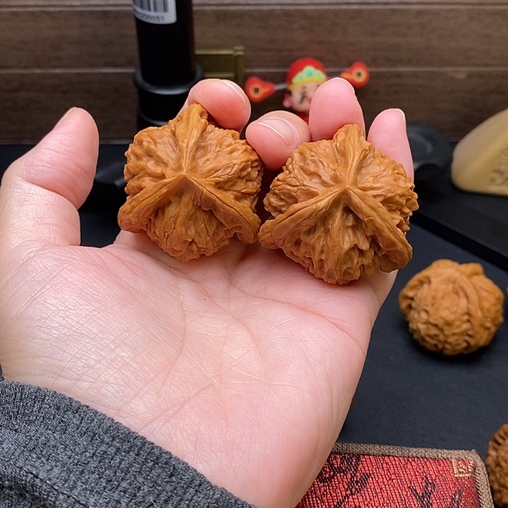 油***人把件文玩核桃宫灯