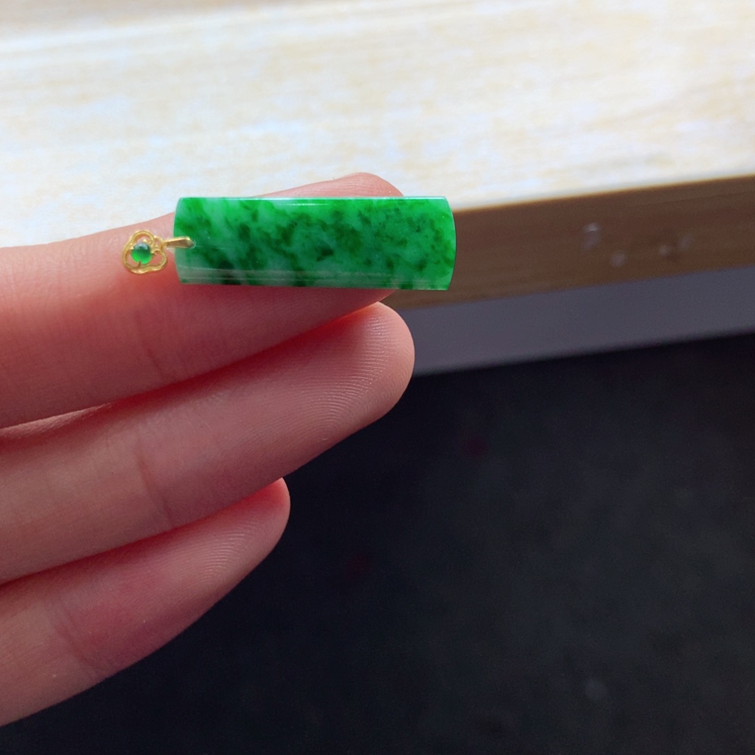 翡翠颈饰18K金镶嵌吊坠