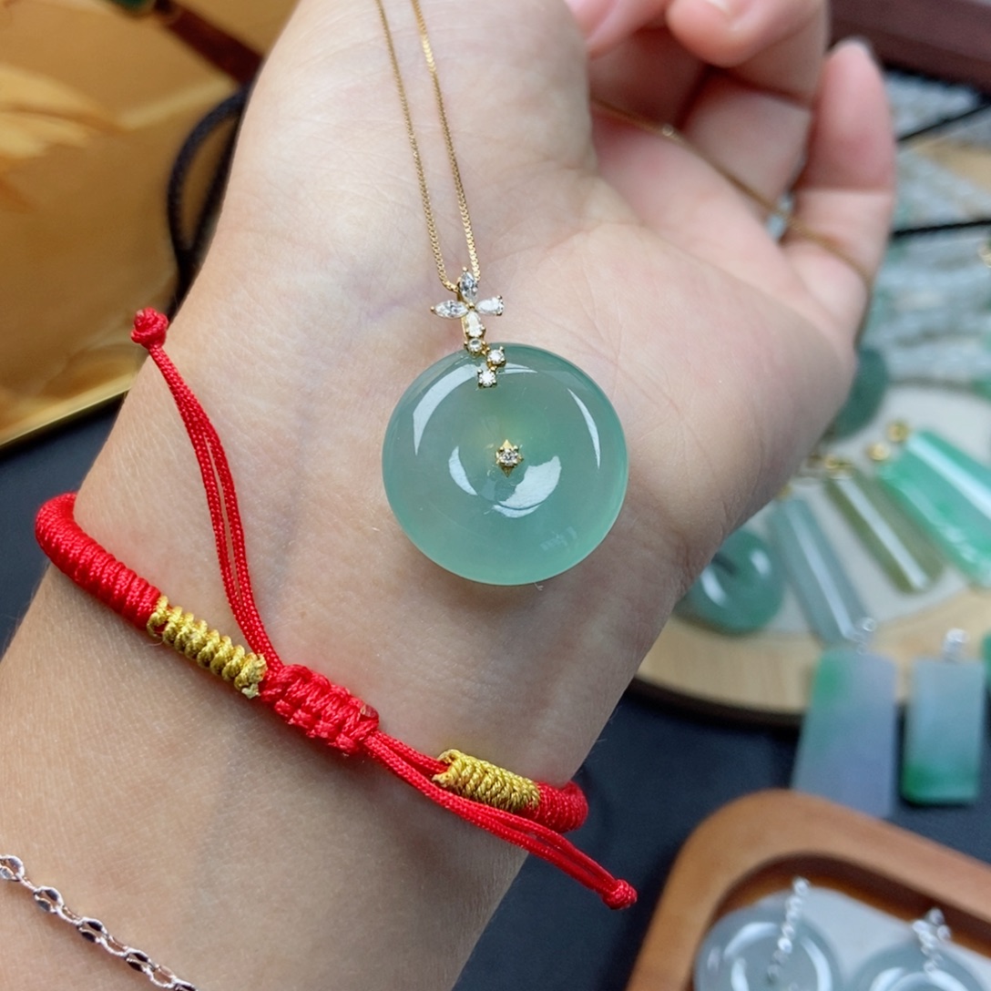 翡翠未镶嵌颈饰翡翠