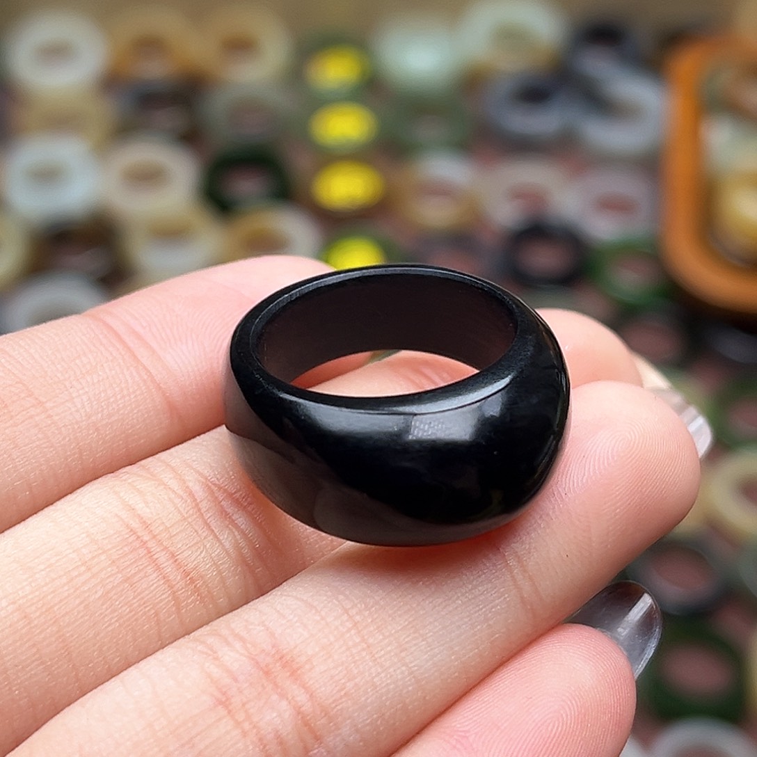 俩***岁和田玉未镶嵌戒指