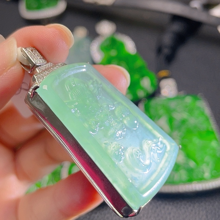 翡翠颈饰未镶嵌69，