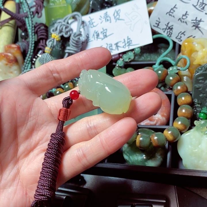 蛇纹石玉颈饰未镶嵌