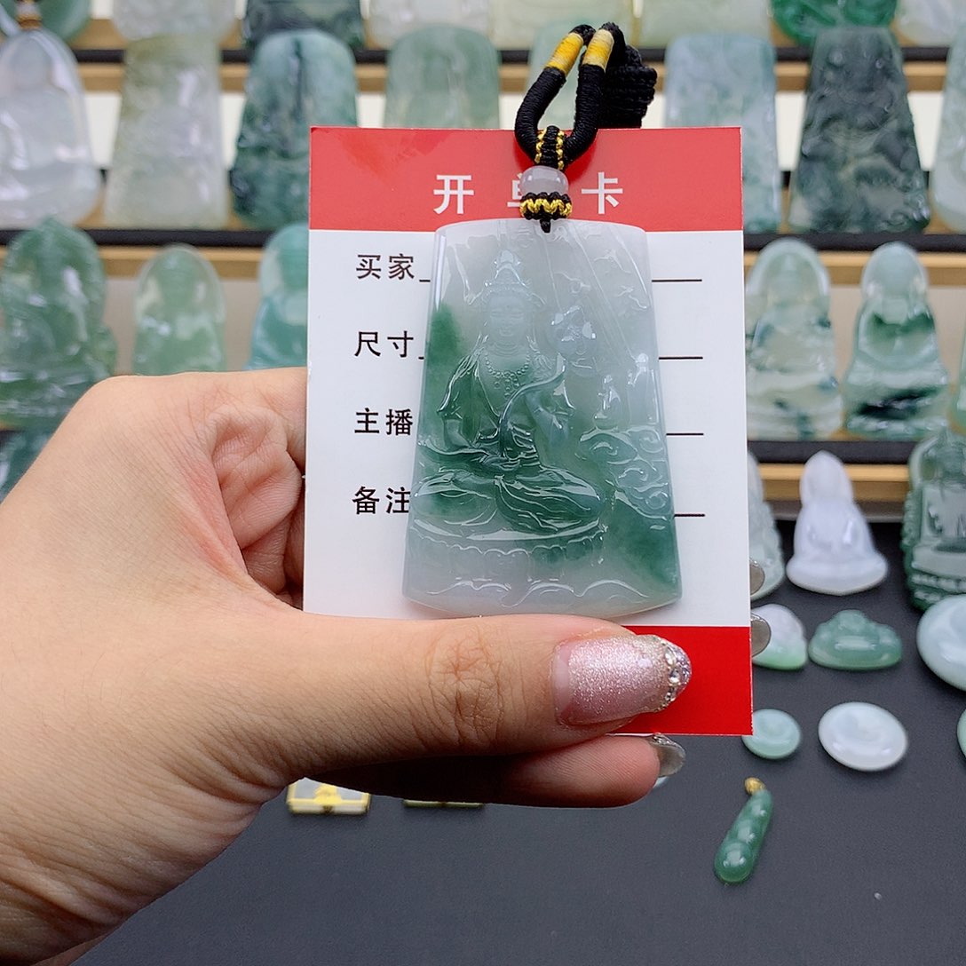 翡翠未镶嵌颈饰大势至菩萨